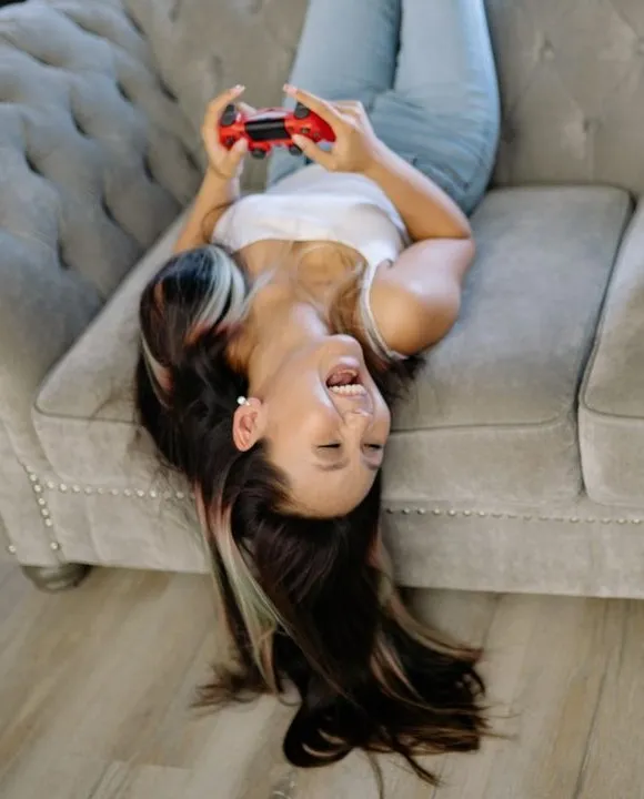 A friend's photo on your home screen
